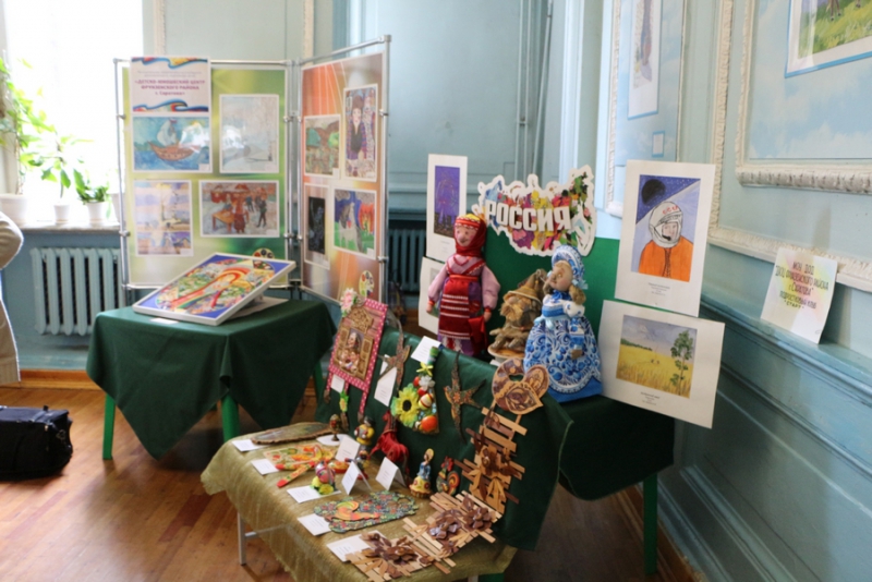 Сараев: Молодежи сложно удержаться от западных идеалов