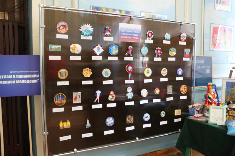 Сараев: Молодежи сложно удержаться от западных идеалов