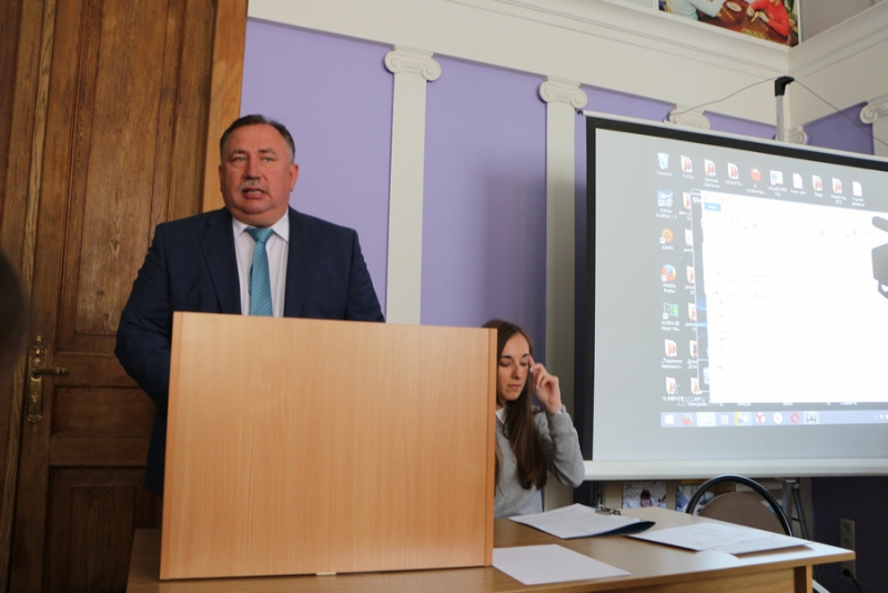 Сараев: Молодежи сложно удержаться от западных идеалов