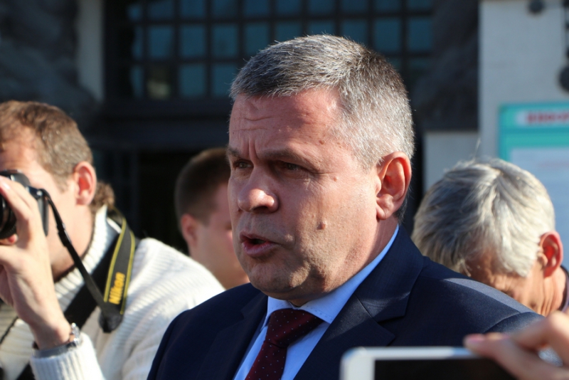 Губернатор расспросил девушку-промоутера про костюм миньона