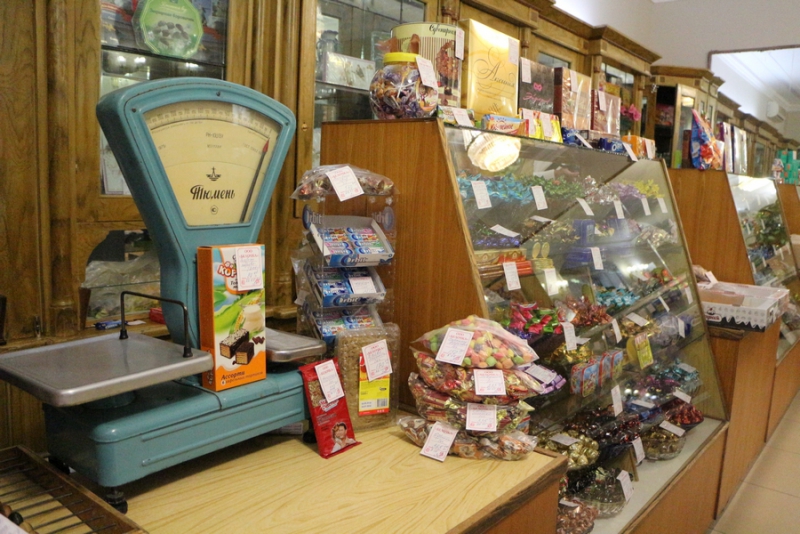 Губернатор расспросил девушку-промоутера про костюм миньона