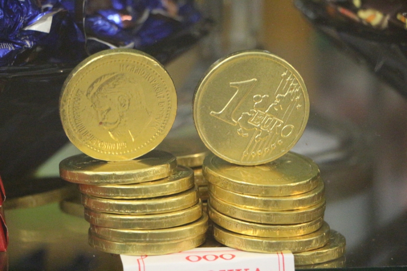 Губернатор расспросил девушку-промоутера про костюм миньона