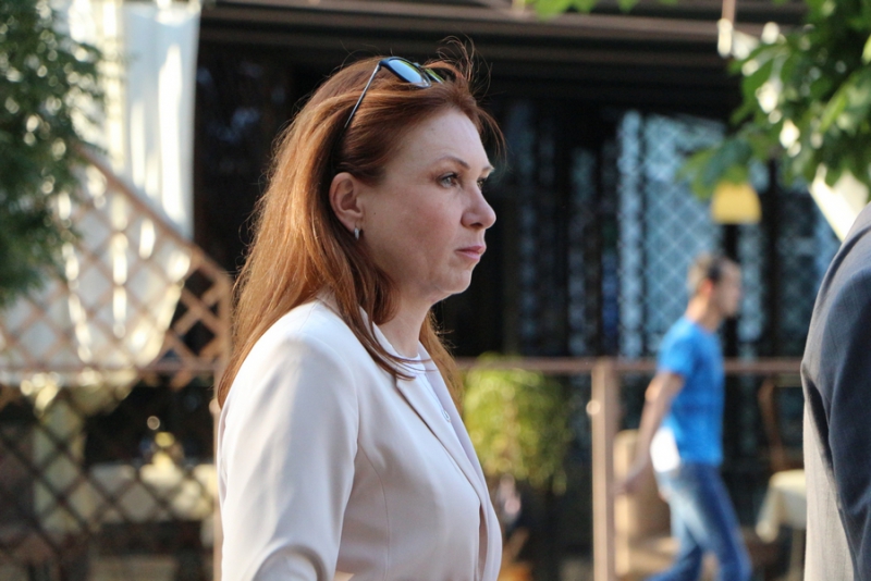 Губернатор расспросил девушку-промоутера про костюм миньона