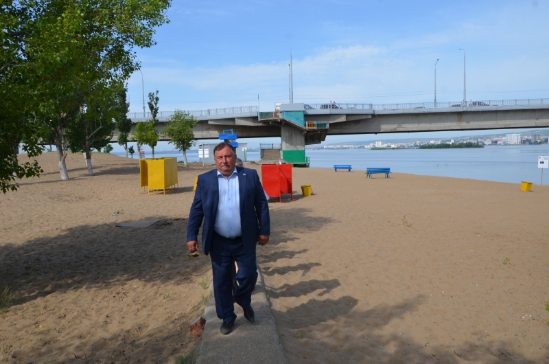 Пляжи замусорены бытовыми отходами и недоделана ногомойка