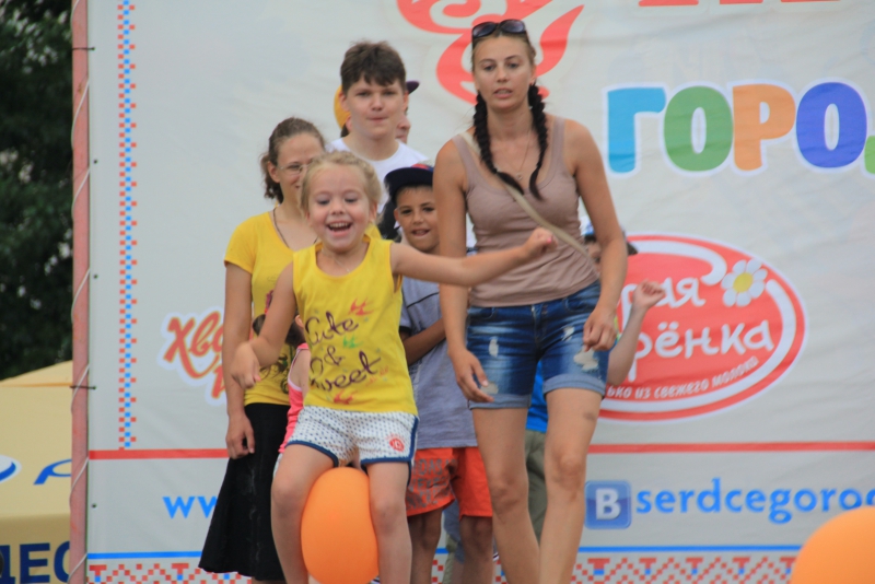 Под жарким солнцем Саратова прошла раздача окрошки