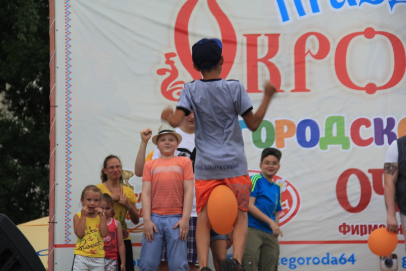 Под жарким солнцем Саратова прошла раздача окрошки