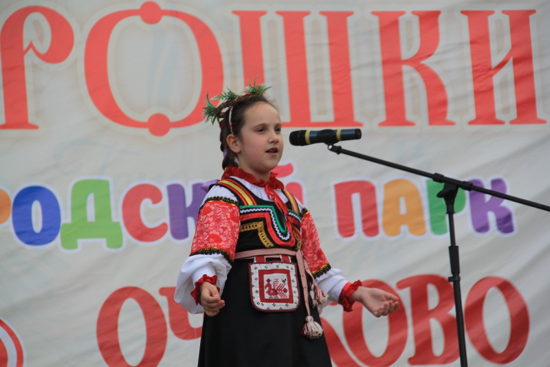 Под жарким солнцем Саратова прошла раздача окрошки