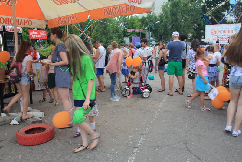 Под жарким солнцем Саратова прошла раздача окрошки