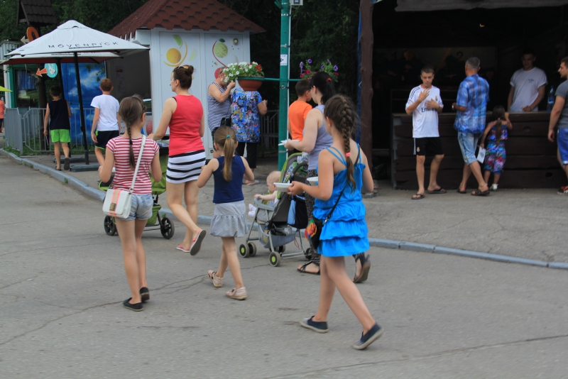 Под жарким солнцем Саратова прошла раздача окрошки