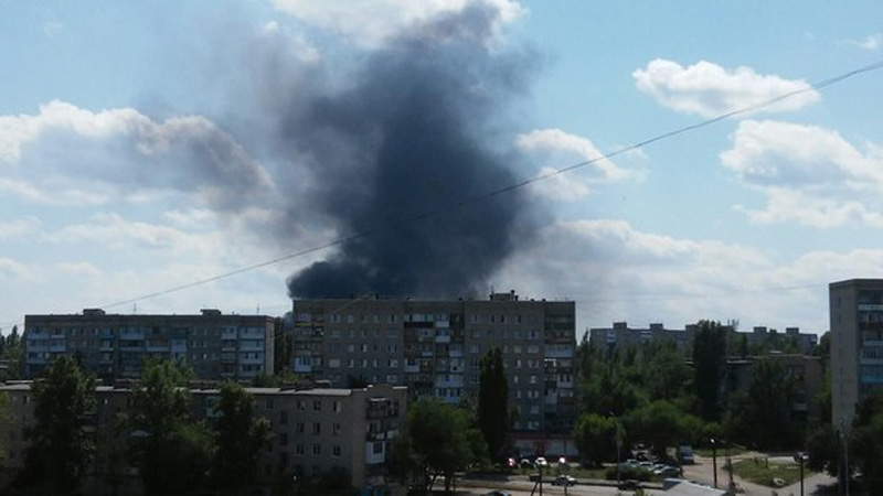 Жителей Комсомольского поселка напугали горящие покрышки