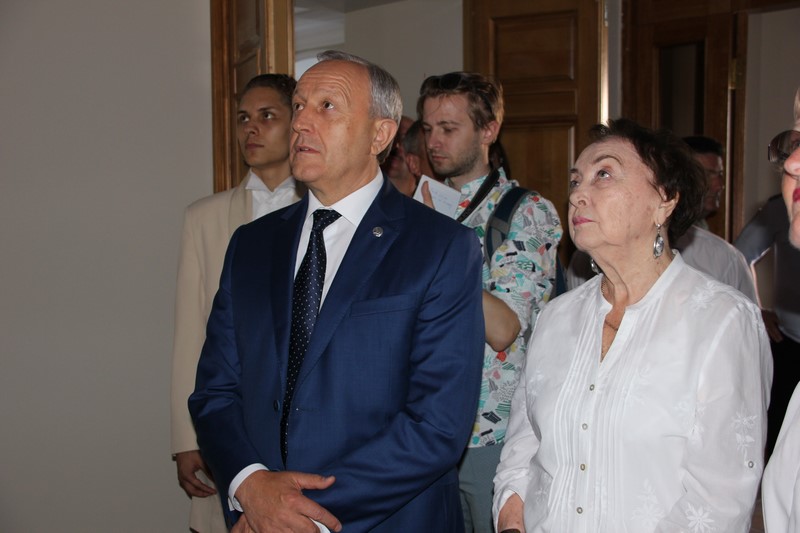 В Энгельсе открыли картинную галерею