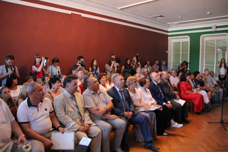 В Энгельсе открыли картинную галерею