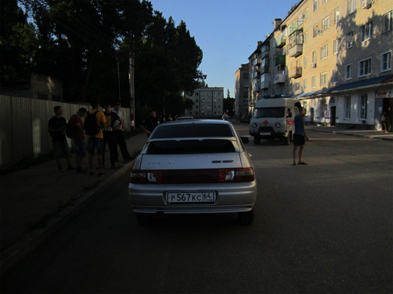 «Двенадцатая» врезалась в «Калину», сбила 2-х пешеходов и велосипедиста