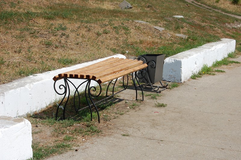 В Саратове облагораживают «дикий уголок» у моста