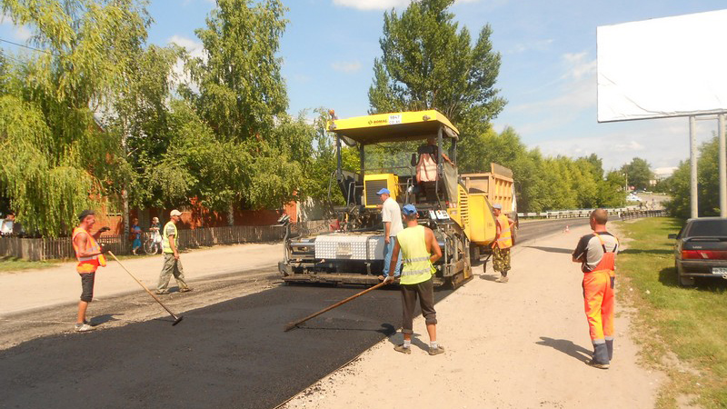 Грищенко призвал ремонтировать дороги в райцентрах и селах