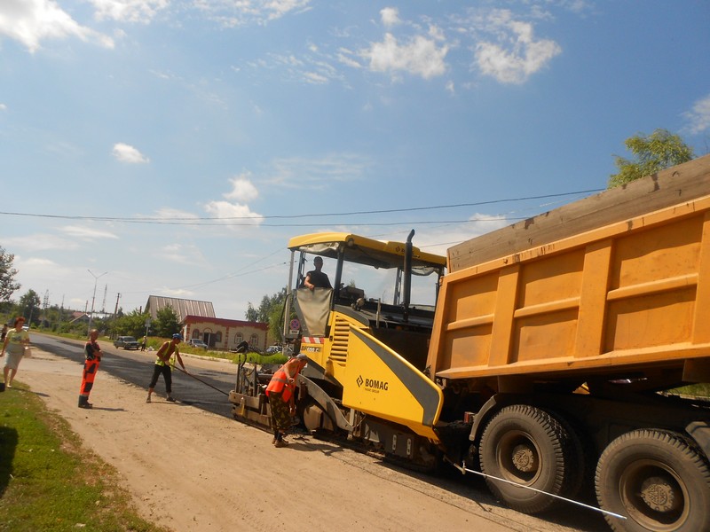 Грищенко призвал ремонтировать дороги в райцентрах и селах