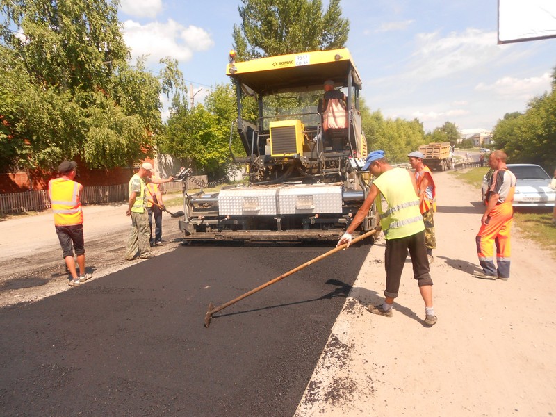 Грищенко призвал ремонтировать дороги в райцентрах и селах