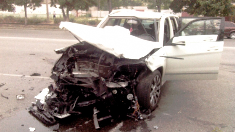 Водитель без прав протаранил «Мерседес». Погиб человек