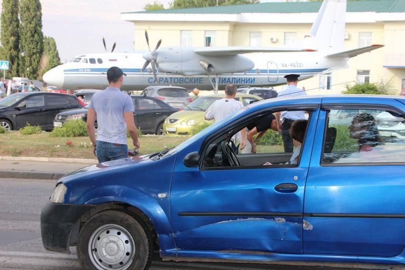 Рядом с акцией МГЕР у аэропорта таксист сбил пешехода