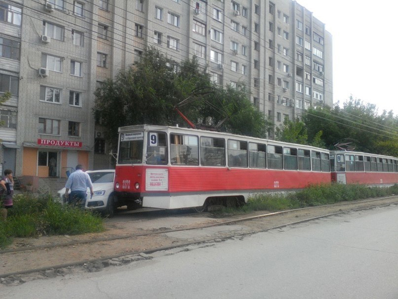 ДТП с иномаркой блокировало движение трамваев №9