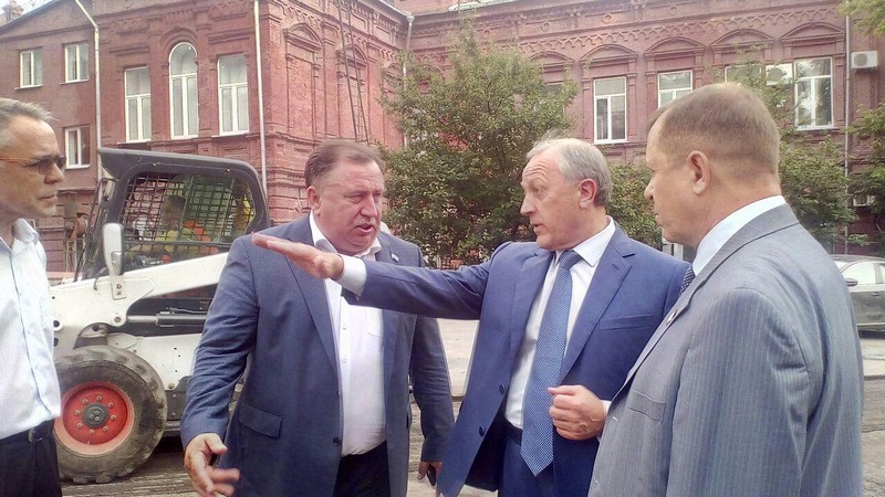 Губернатору рассказали, как отремонтируют улицу Радищева