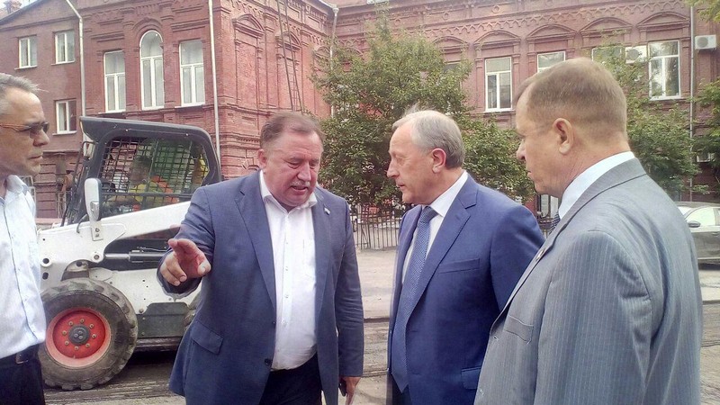 Губернатору рассказали, как отремонтируют улицу Радищева