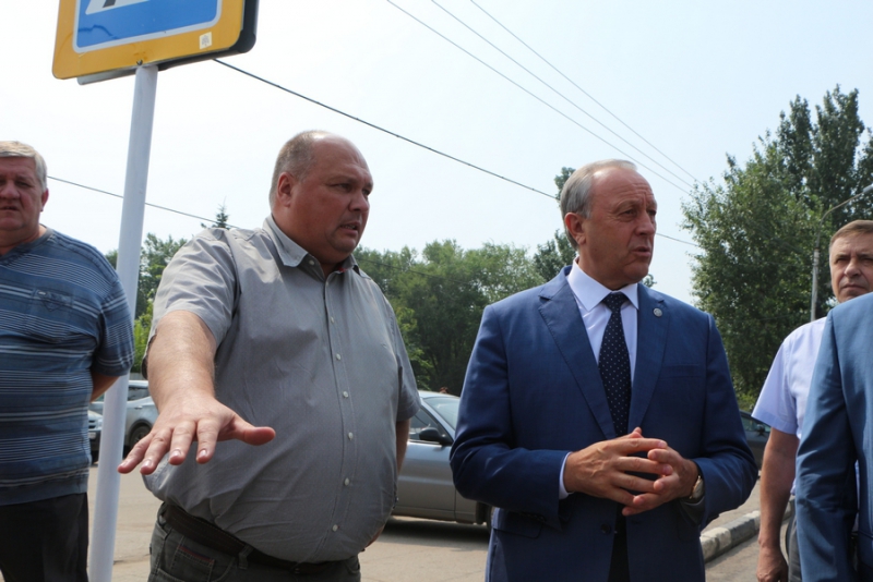 Радаев визит в энгельс декабрь 2021. Ефанов и азаров фото. Мэр хабаровска фургал. Губернатор оренбурга 2021 года. Губернатор сделал.