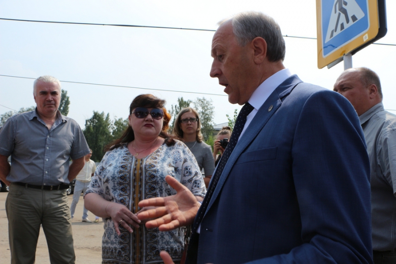 Мэры города энгельс в 2000 годы. Куйвашев дмитрий евгеньевич. Куйвашев смеется. Губернатор сделал. Губернатор оренбурга 2021 года.