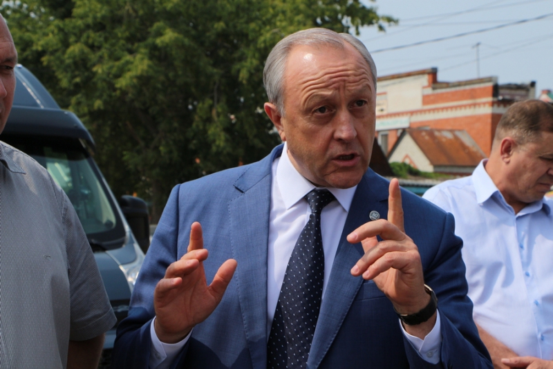 Радаев визит в энгельс декабрь 2021. Сергей фургал губернатор. Сергей фургал. Губернатор сделал. Губернатор сделал.