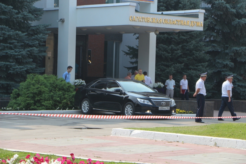 Парковку у облдумы оцепили к приезду заместителя генпрокурора