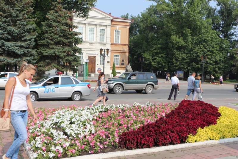 Парковку у облдумы оцепили к приезду заместителя генпрокурора