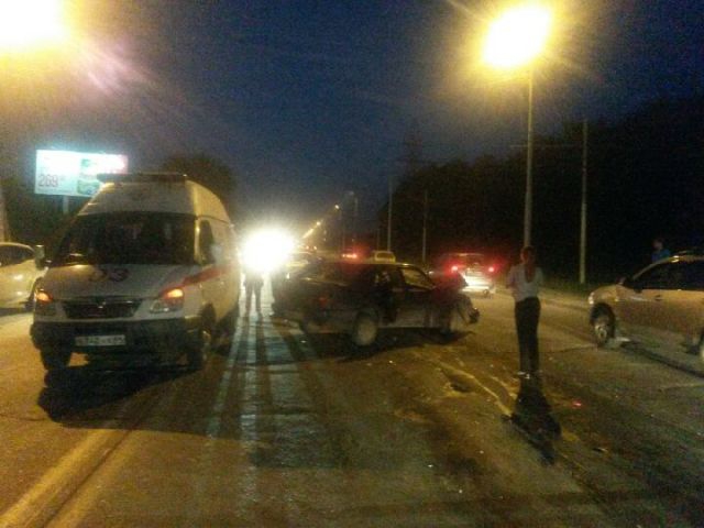 В автокатастрофе на Молочке погиб 14-летний подросток. Еще четверо ранены