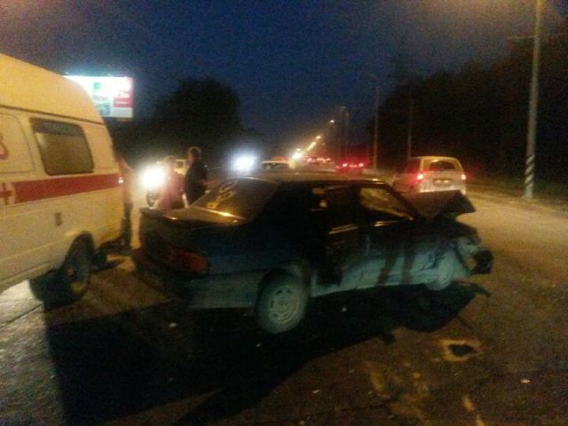В автокатастрофе на Молочке погиб 14-летний подросток. Еще четверо ранены
