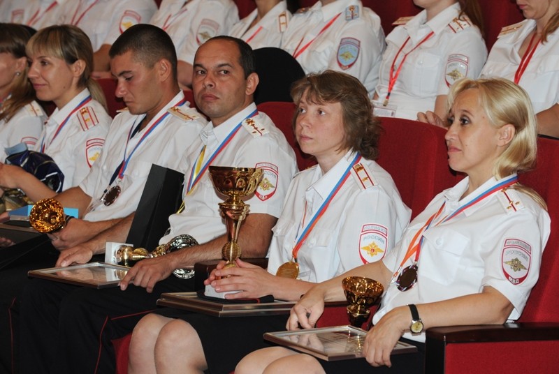 Первый замглавы МВД наградил дознавательницу из Саратова