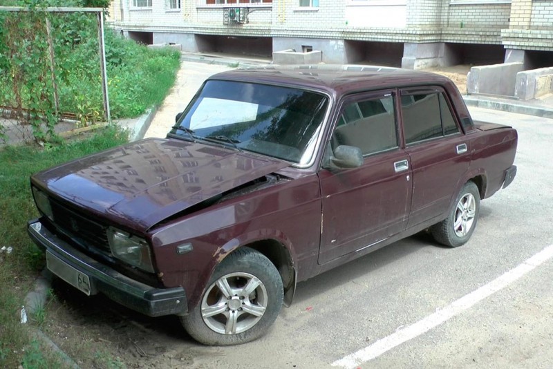 Саратовца задержали за десяток хищений аккумуляторов из машин