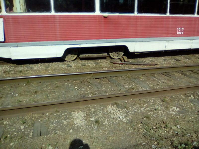 На 1-й Дачной сошел с рельсов трамвай