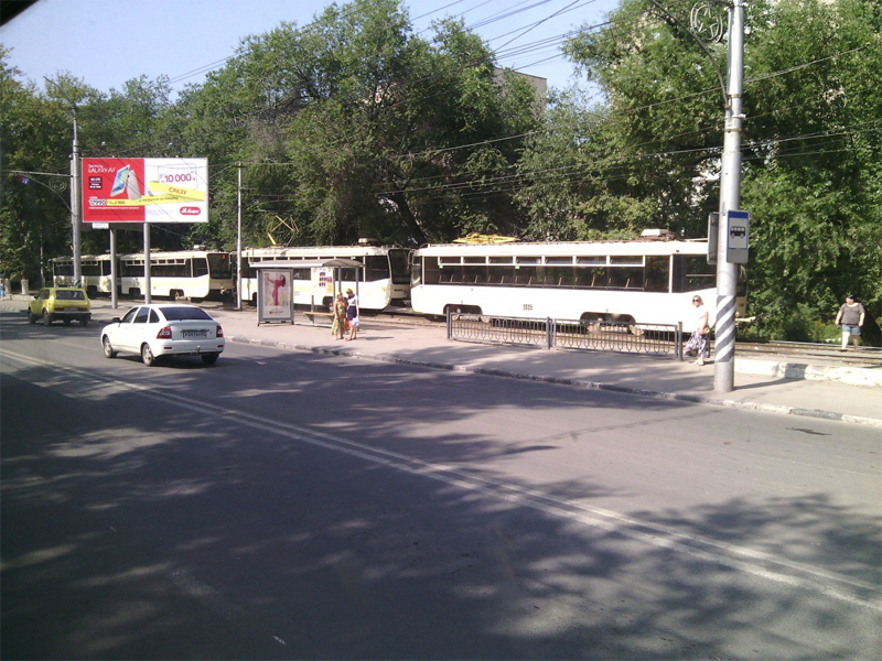 На 1-й Дачной сошел с рельсов трамвай