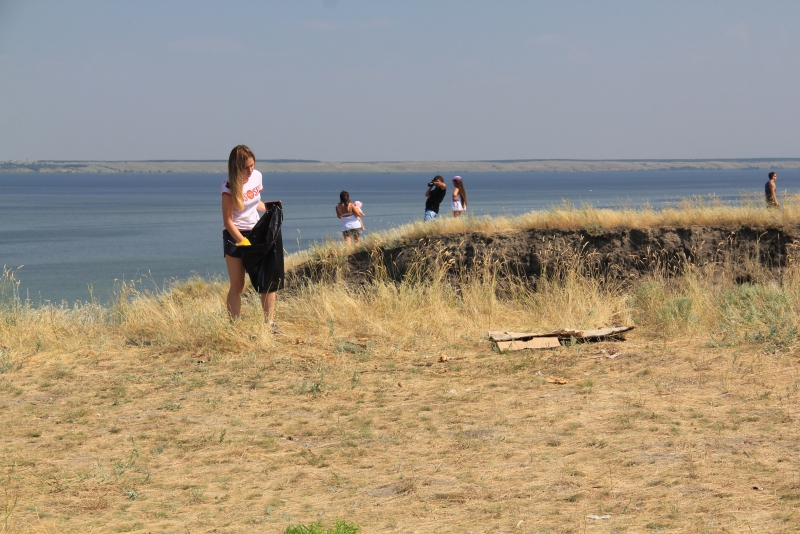 В Саратов привезли мусор с утеса Степана Разина