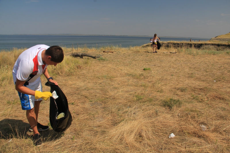 В Саратов привезли мусор с утеса Степана Разина