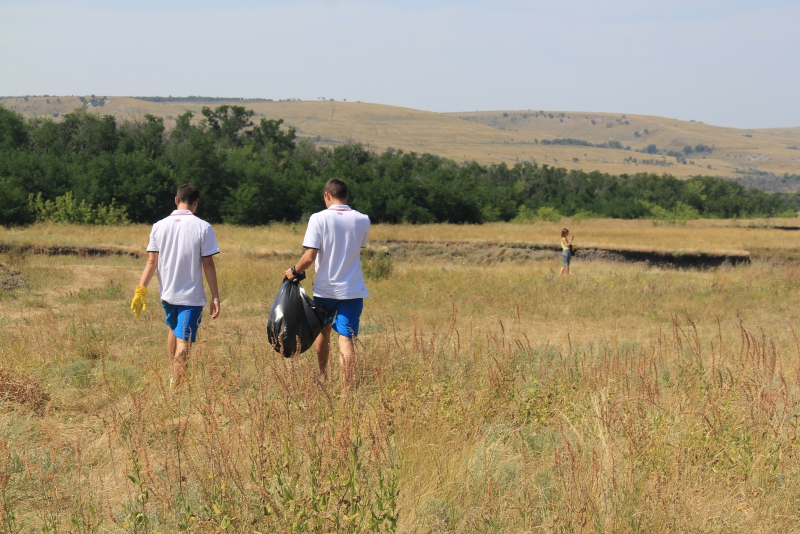 В Саратов привезли мусор с утеса Степана Разина