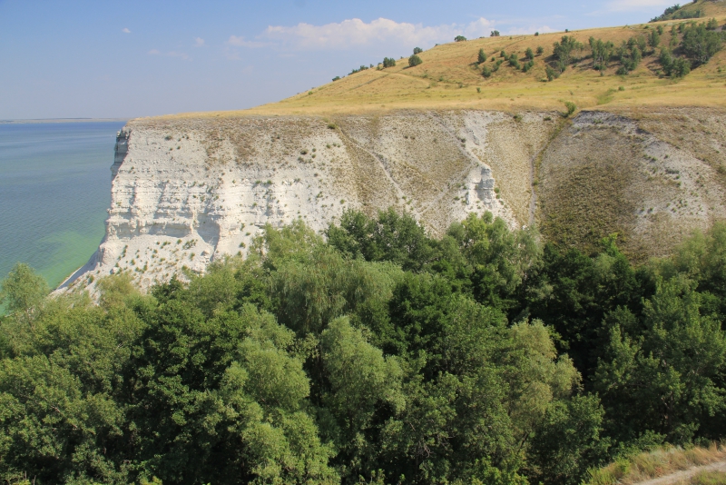 В Саратов привезли мусор с утеса Степана Разина