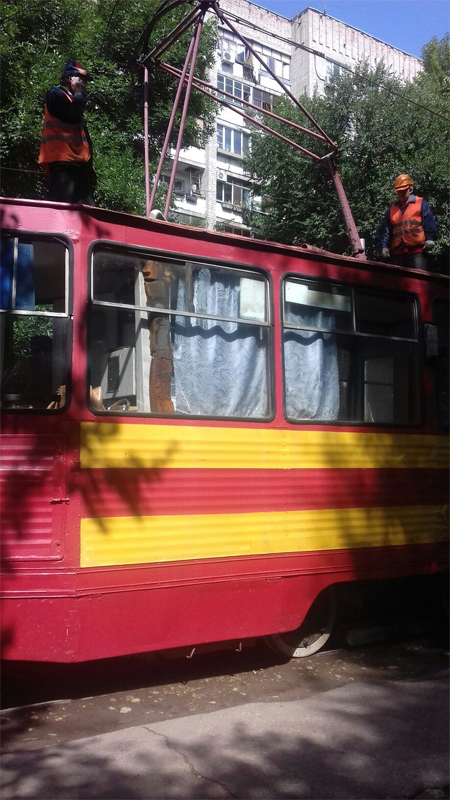 Трамваи №3 встали из-за поломки вагона с ремонтниками