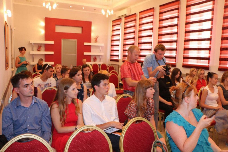 Наталии Великой поступают жалобы на рейдерский захват зданий школ