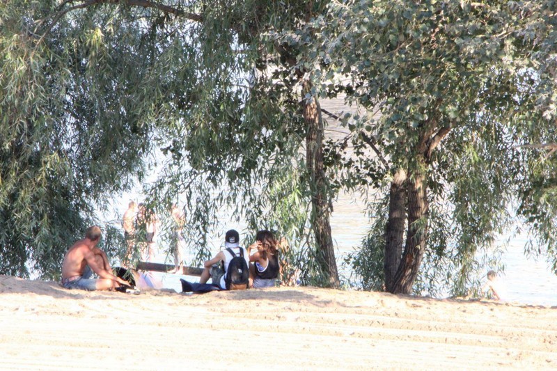 Центр пляжных видов спорта у моста Саратов - Энгельс готовят к открытию