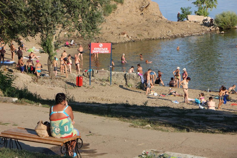 Центр пляжных видов спорта у моста Саратов - Энгельс готовят к открытию