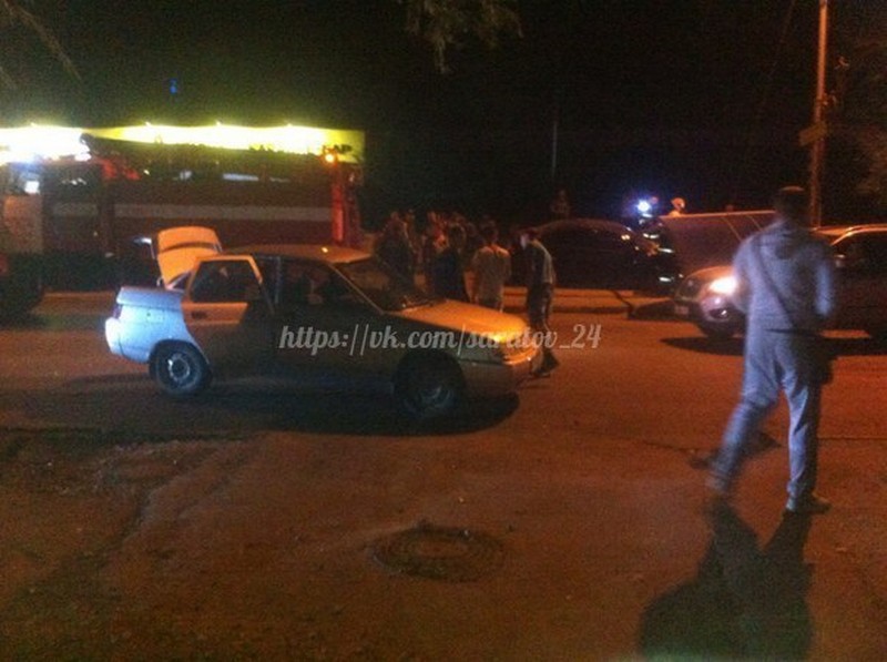 На Антонова «Тойота» столкнулась с двумя автомобилями и снесла остановку