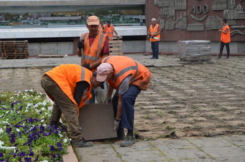 Площадь Чернышевского освобождают от тротуарной плитки