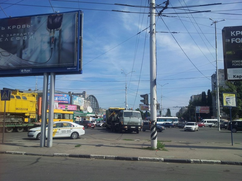 В Саратове грузовик на длительное время обесточил трамваи и троллейбусы