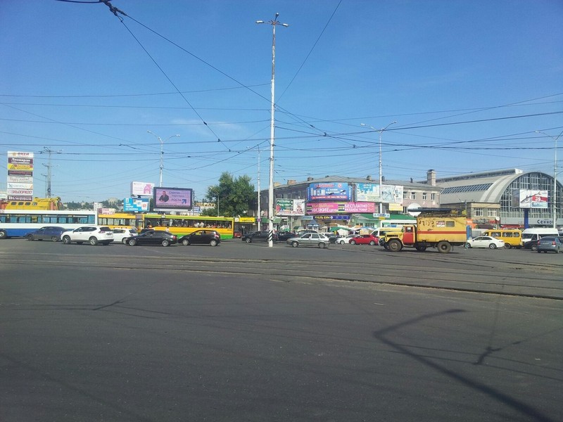 В Саратове грузовик на длительное время обесточил трамваи и троллейбусы