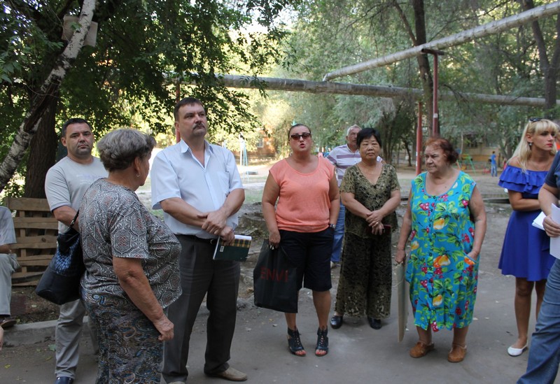 Жильцы дома на Тельмана пожаловались на скверный запах
